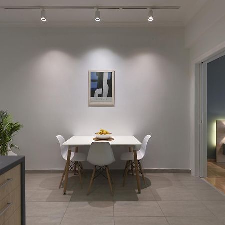Apartamento Modern Haven Near Archaeological Museum Atenas Exterior foto
